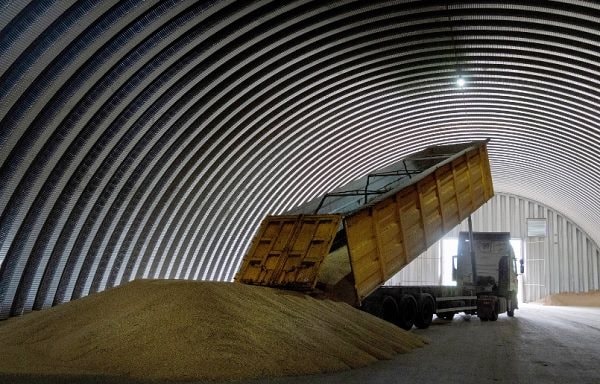 Ba Lan gia hạn lệnh cấm ngũ cốc Ukraine