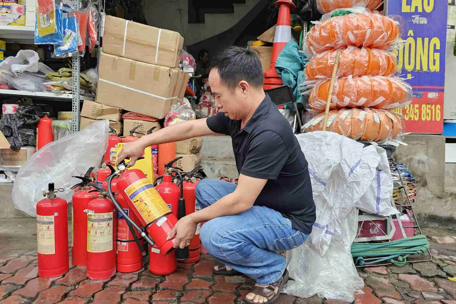 Chỉ đạo khẩn chống găm hàng, thổi giá thiết bị phòng cháy chữa cháy