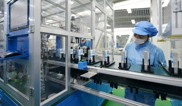 EU có thể phụ thuộc vào pin Trung Quốc giống năng lượng của Nga