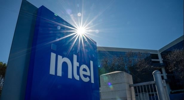 Intel coi thủy tinh là vật liệu quan trọng trong cuộc đua cung cấp sức mạnh cho AI
