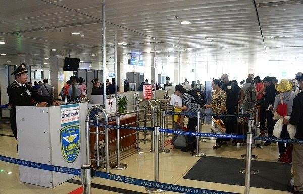 Cấm bay 1 năm nữ hành khách dùng giấy tờ giả để đi máy bay