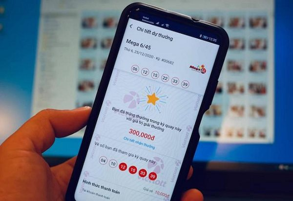 Có nên cấm mua bán vé số online?