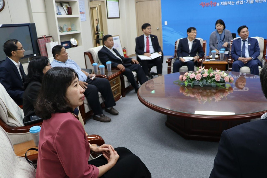 Tỉnh Long An sang Hàn Quốc làm việc với Khu công nghệ Chungnam 