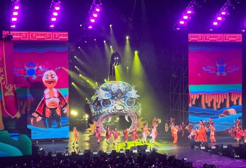 Hoàng Thùy Linh song ca cùng Đen Vâu trong Vietnamese Concert