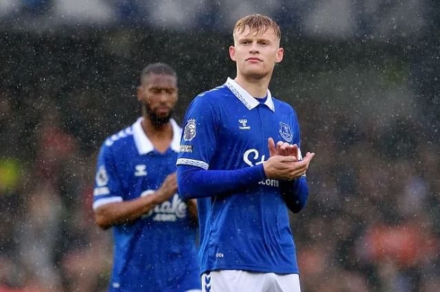 Man United nhắm trung vệ Everton để gia cố hàng thủ, Sancho có thể về Dortmund