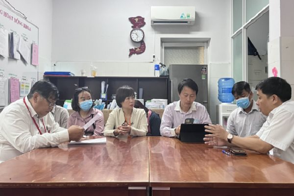 Bé gái tử vong nghi ngộ độc: Bánh su kem có thể đã nhiễm khuẩn từ trước