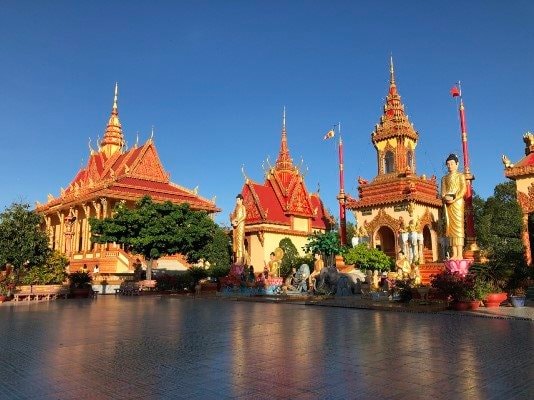 Ngôi chùa hơn 130 năm tuổi đẹp lộng lẫy ở miền Tây Nam Bộ