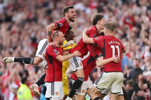 Bruno Fernandes đáp trả những lời chỉ trích, Ten Hag nêu lý do thay Casemiro sau hiệp 1