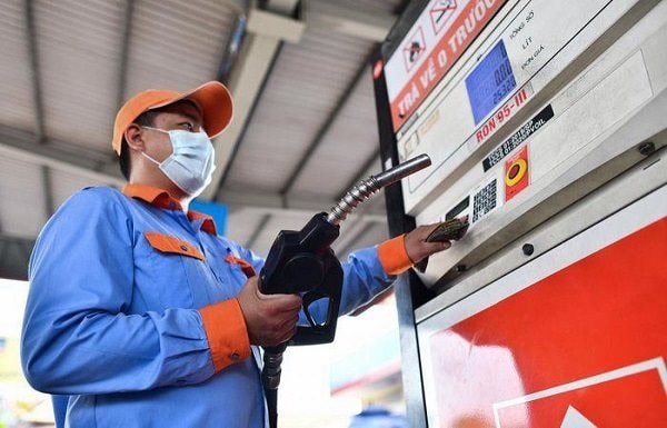 Đề xuất tiếp tục giảm một nửa thuế bảo vệ môi trường với xăng dầu 
