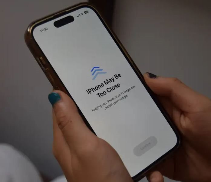 ‘Tính năng mới của Apple giúp tôi nhận ra đang cầm iPhone sai cách, hại mắt’