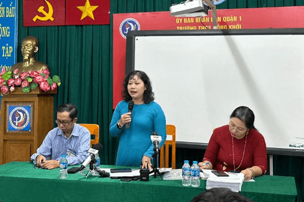 Trường THCS Đồng Khởi dừng cho học sinh xem phim "Đất rừng Phương Nam"