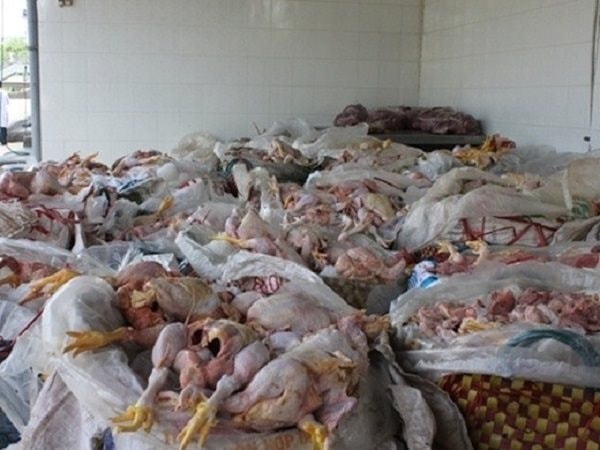 Hàng chục nghìn tấn gà thải loại tuồn vào Việt Nam mỗi tháng
