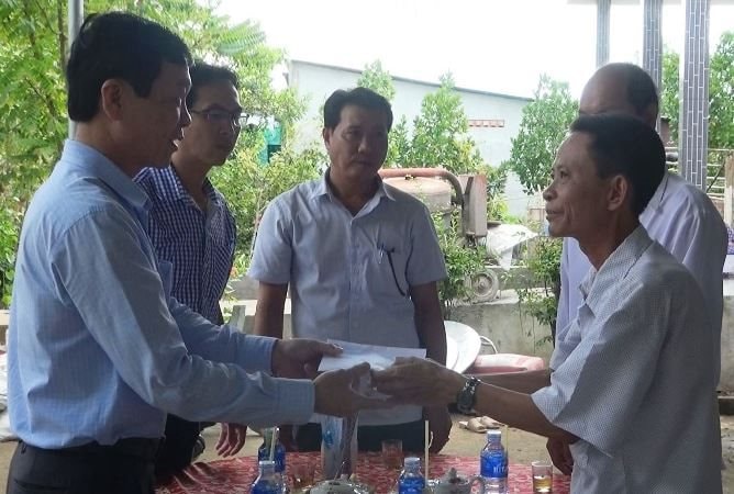 Tiền Giang: Thăm, tặng quà cho gia đình nạn nhân tử vong nghi ngộ độc sau khi uống sữa