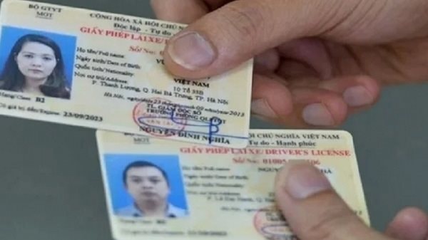 Có cần phải đổi ngay giấy phép lái xe?