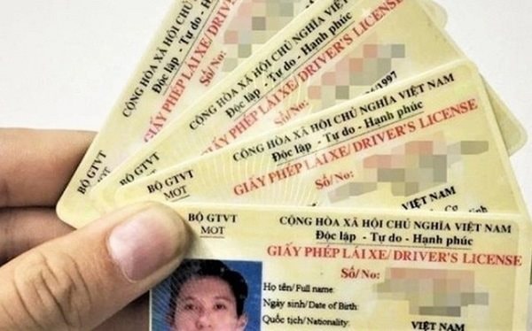 Giảm phí cấp giấy phép lái xe, hộ chiếu online từ tháng 12