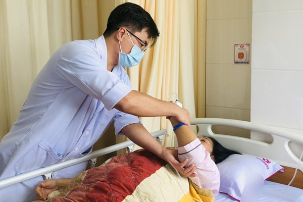 Cứu sống nữ bệnh nhân bị cao huyết áp bởi 5 túi phình mạch máu não
