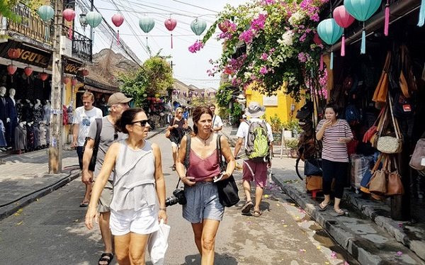 Liệu có đạt mục tiêu đón 13 triệu lượt khách quốc tế năm nay?