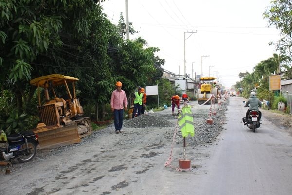 An Giang: Dân khổ sở vì sống bên tuyến đường đầy bụi