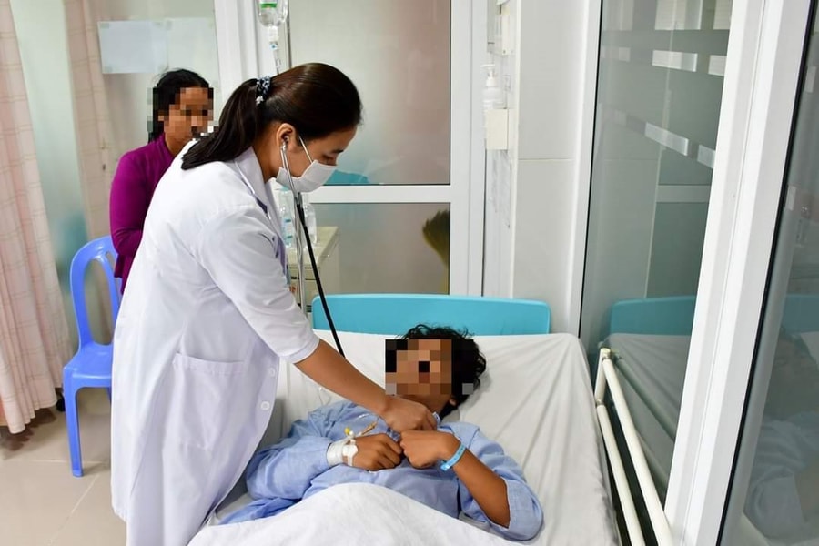 Sóc Trăng: Bệnh nhi bị thủng ruột do nuốt xương cá