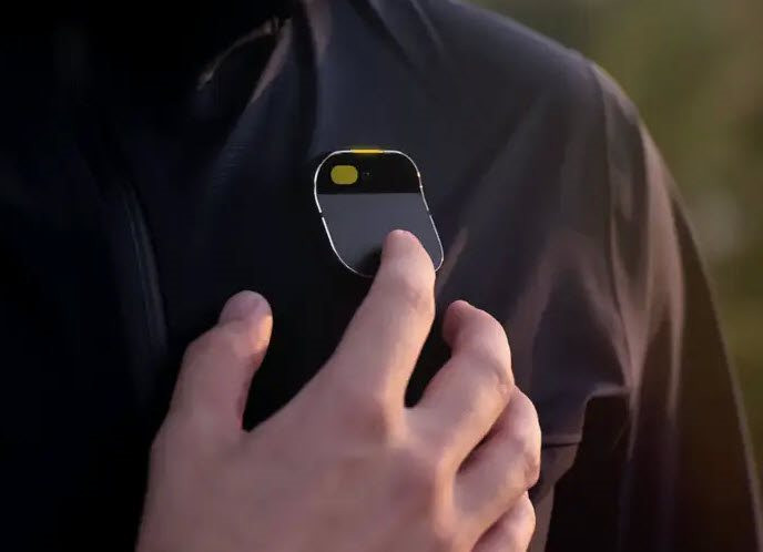 Thiết bị kẹp áo AI Pin của Humane có thay thế được smartphone?