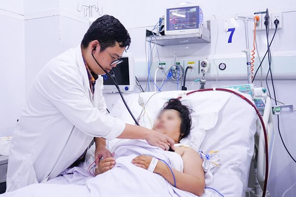 Sản phụ bị tổn thương đa cơ quan, 2 lần ngưng tim thoát chết kỳ diệu