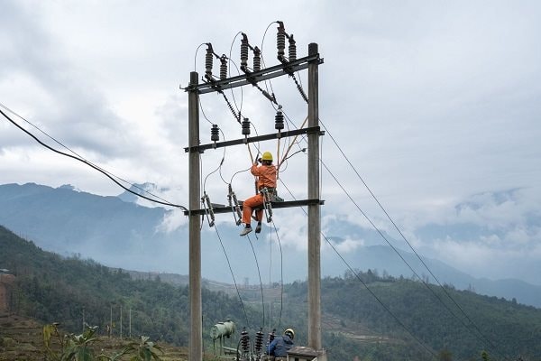 Kẹt ở dự án nhập khẩu điện từ Lào