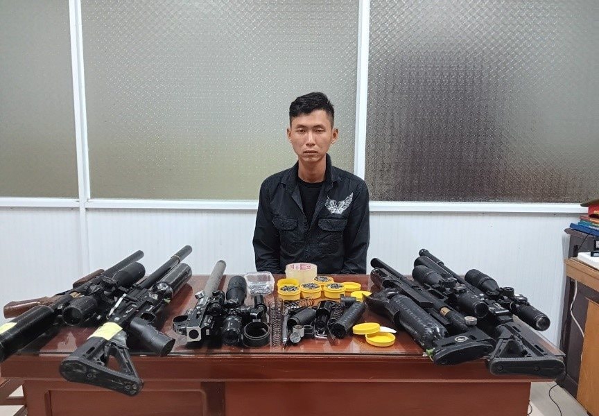 Cần Thơ: Phát hiện 3 đối tượng mua bán súng