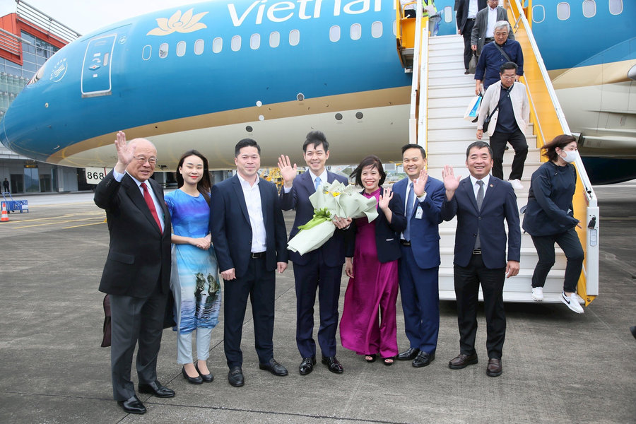 Thống đốc tỉnh Hokkaido, Nhật Bản tới sân bay quốc tế Vân Đồn