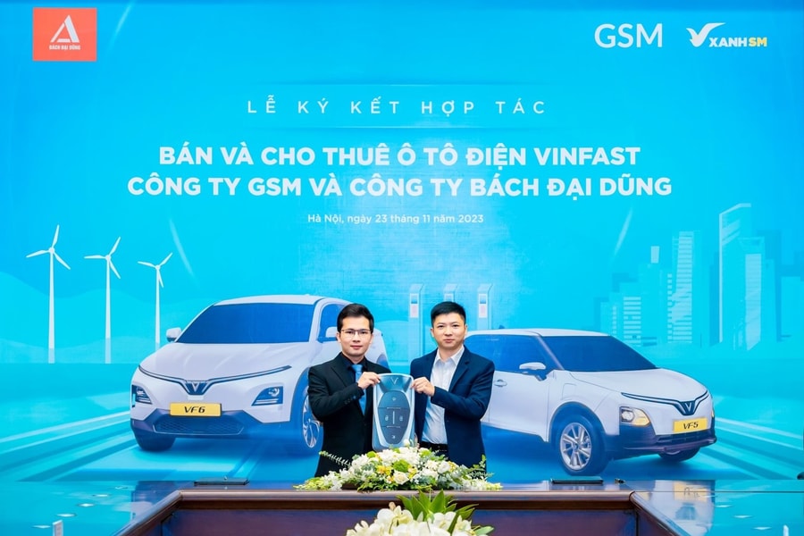 Hãng taxi thuần điện đầu tiên tại Hà Tĩnh mua và thuê 300 ô tô điện VinFast từ GSM
