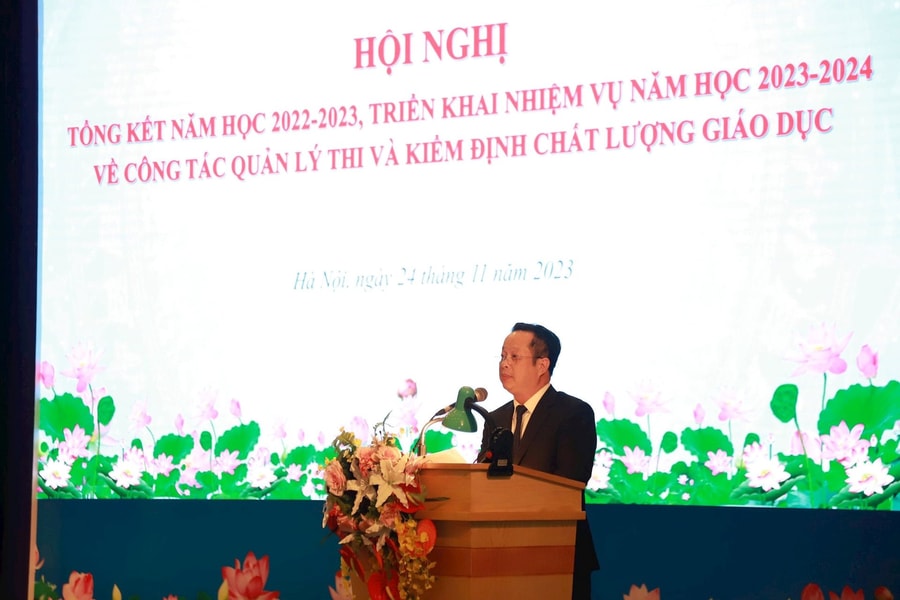 Hà Nội: Tăng cường tuyển sinh trực tuyến để giải quyết tình trạng xếp hàng nộp hồ sơ