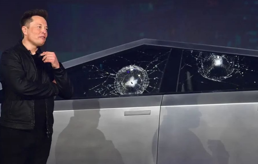 Elon Musk nói về khả năng chống đạn của xe bán tải điện Cybertruck, chuyên gia nghi ngờ