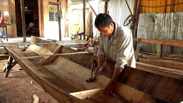 Một ngày với 'sư phụ' đóng ghe, xuồng ở Đồng Tháp 