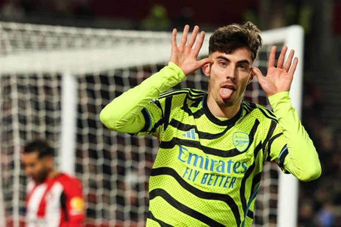 Thắng muộn, Arsenal tái chiếm ngôi đầu giải Ngoại hạng Anh