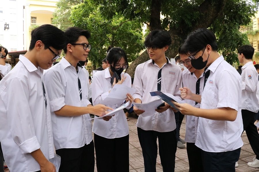 Bộ GD-ĐT chốt phương án thi tốt nghiệp THPT từ năm 2025 có 2 môn bắt buộc
