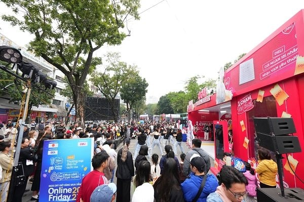Kích hoạt mùa mua sắm cuối năm, khuyến mãi 'chạm đỉnh'