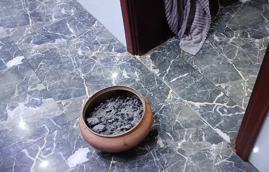 Đốt than sưởi ấm trong phòng ngủ, 3 người bị ngộ độc khí