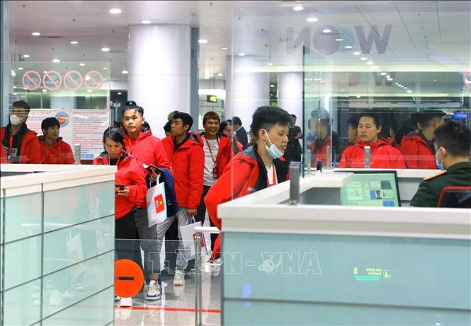 Sơ tán 338 công dân Việt Nam từ vùng chiến sự ở Myanmar về nước