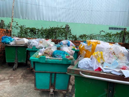 Cà Mau: Dân bức xúc vì bãi tập kết rác trong khu dân cư bốc mùi hôi thối