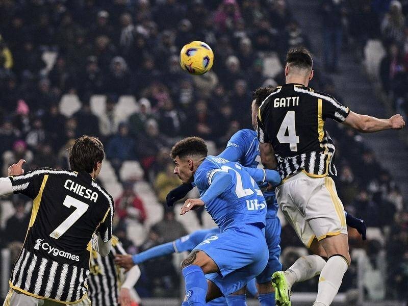 Hạ ĐKVĐ  Serie A, Juventus tạm vươn lên dẫn đầu bảng xếp hạng