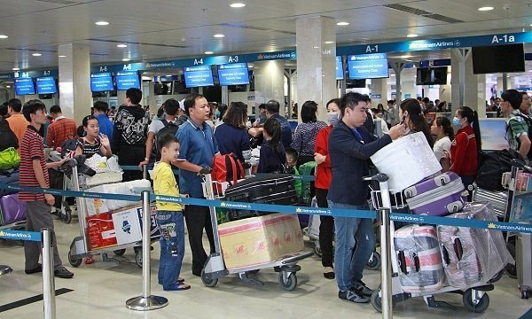 Dân phàn nàn giá vé máy bay cao, Cục Hàng không nói vẫn thấp so với thế giới