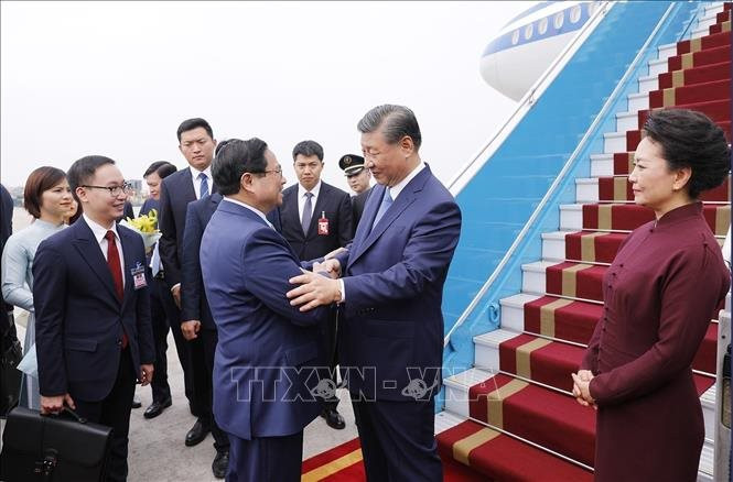 Tổng bí thư, Chủ tịch nước Trung Quốc Tập Cận Bình đến Hà Nội, bắt đầu chuyến thăm cấp Nhà nước tới Việt Nam
