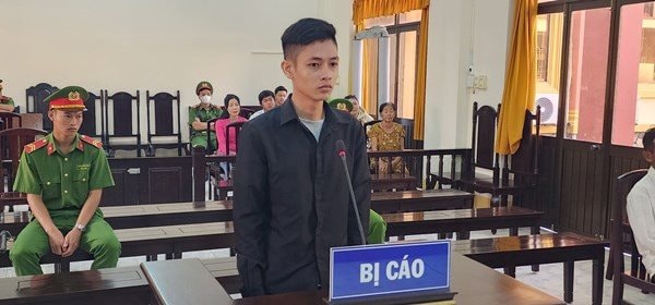 Kiên Giang: Mua súng trên Facebook, thợ xăm lãnh 24 tháng tù