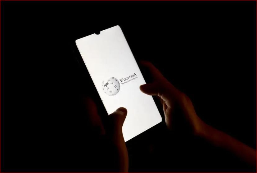 'CEO Alphabet nhận 226 triệu USD vào năm 2022, lãnh đạo Wikipedia nên kiếm được nhiều tiền hơn'
