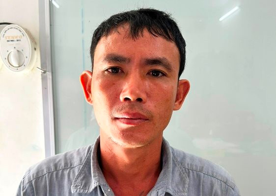 Khởi tố kẻ hất nồi lẩu đang sôi vào người phụ nữ tại quán nhậu 