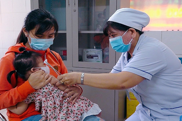 TP.HCM được 'cứu trợ' hơn 14.000 nghìn liều vắc xin tiêm chủng mở rộng