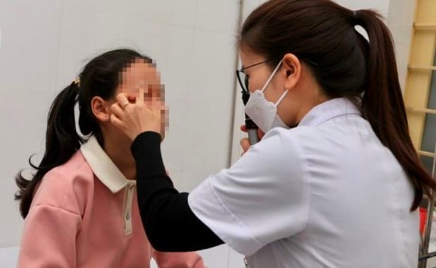 Tự chế pháo bằng diêm, bé gái 11 tuổi bị bỏng hai mắt