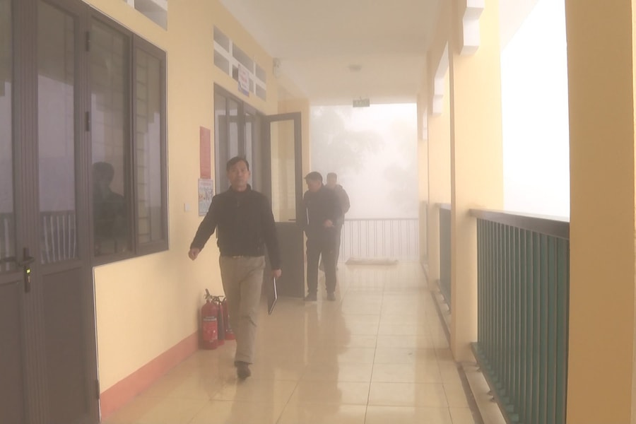 Vụ 11 học sinh ăn 2 gói mì chan cơm: Hiệu trưởng xin từ chức