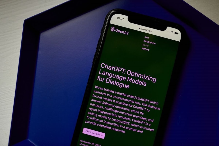 ChatGPT gặp khó để duy trì vị trí dẫn đầu vào năm 2024 và cuộc phỏng vấn thầy Sam Altman