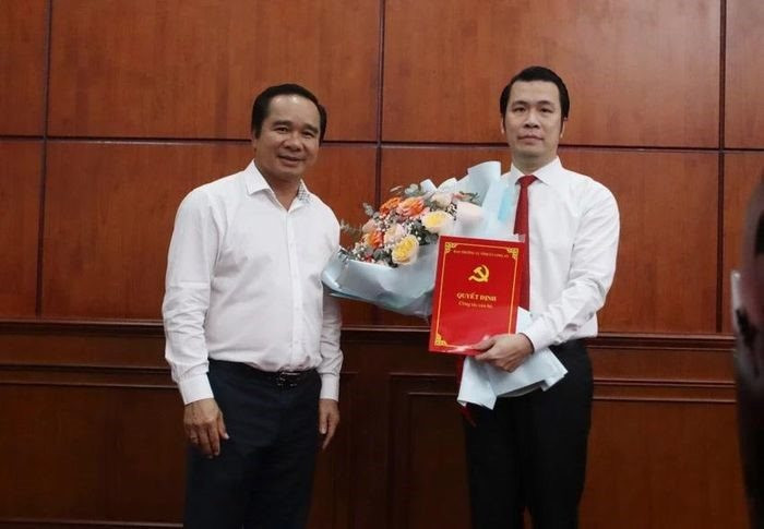Tiếp nhận ông Trương Tấn Sơn về Ban Tổ chức Tỉnh ủy Long An