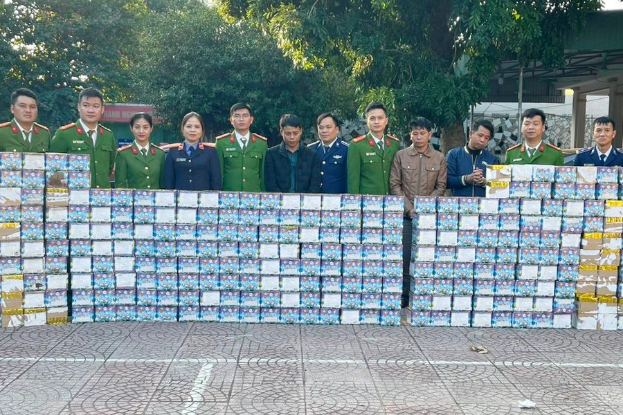 Phá đường dây mua bán, tàng trữ hơn 1,9 tấn pháo
